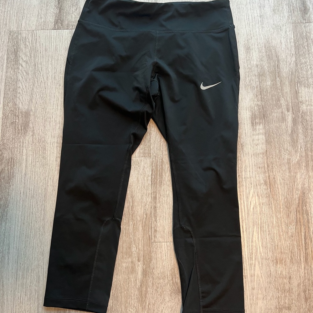 Nike cropped black leggings